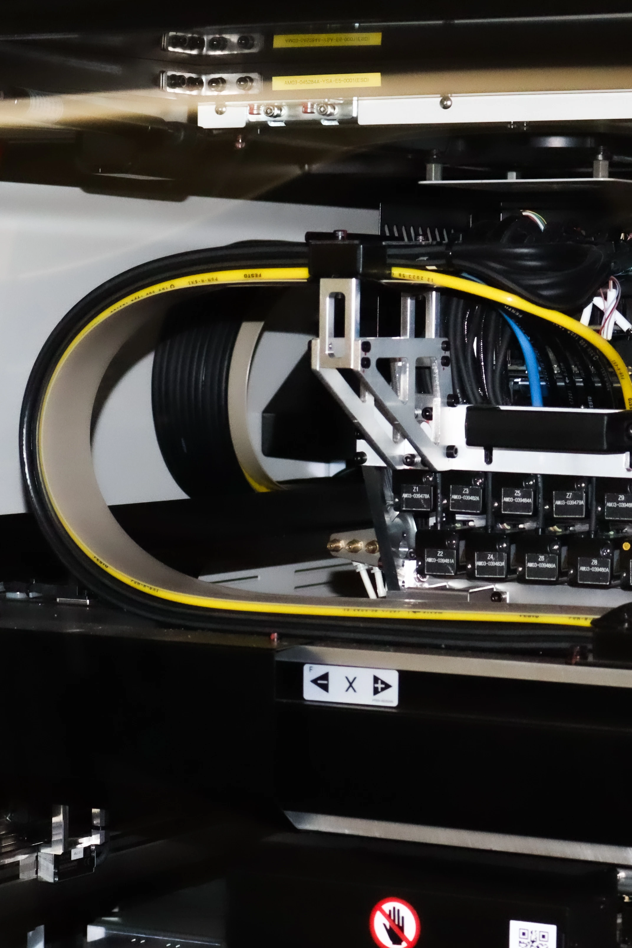 Motores de los cabezales para la sujeción de componentes
