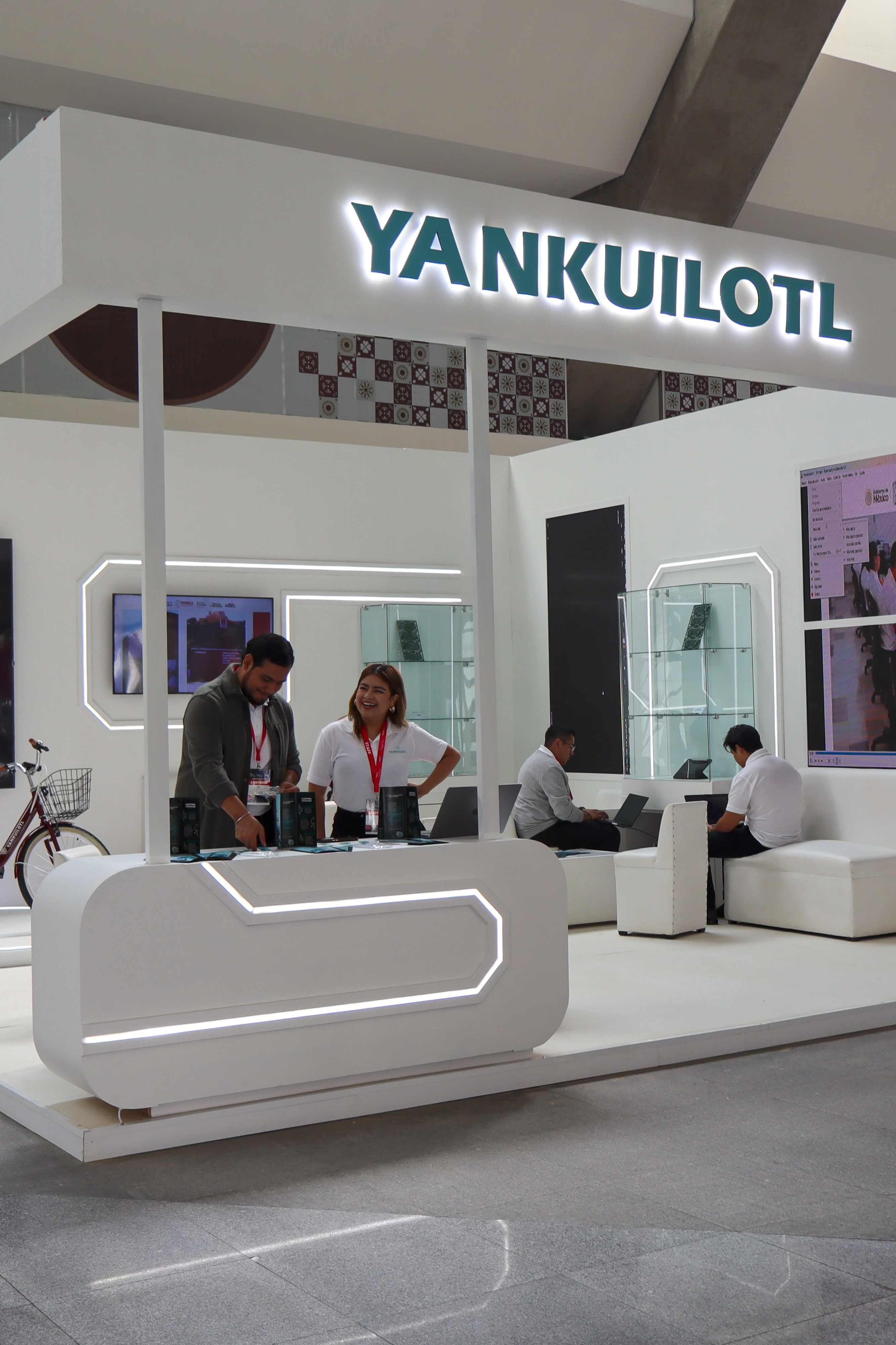 Stand de Yankuilotl Tech Capital Puebla
